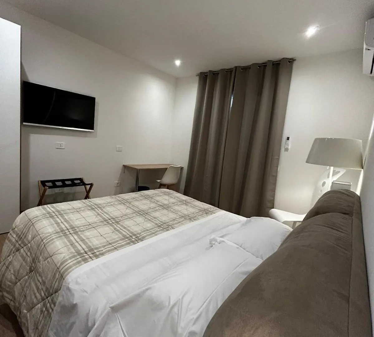 Hotel Little House Leonardo Airport Azzano San Paolo Włochy